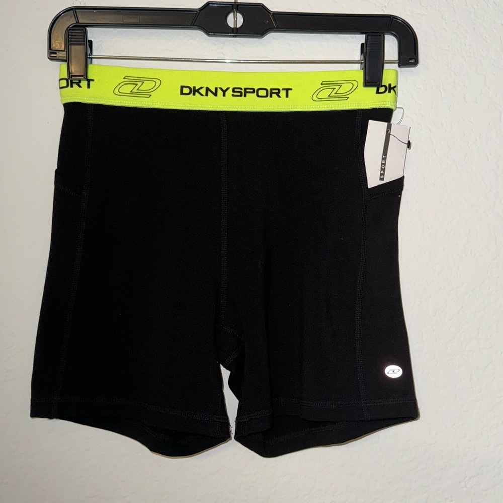 5 for $20 🌹 NWT DKNY exercise shorts with pockets S